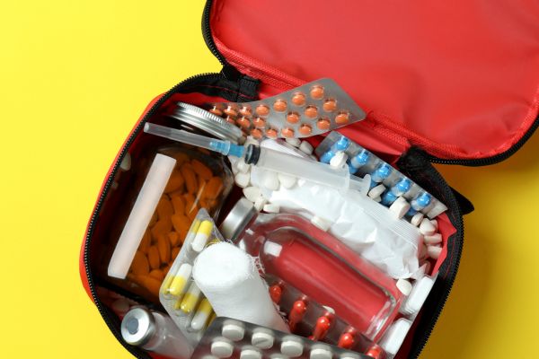 Comment Préparer Sa Trousse De Médicaments Pour Partir En Voyage ...